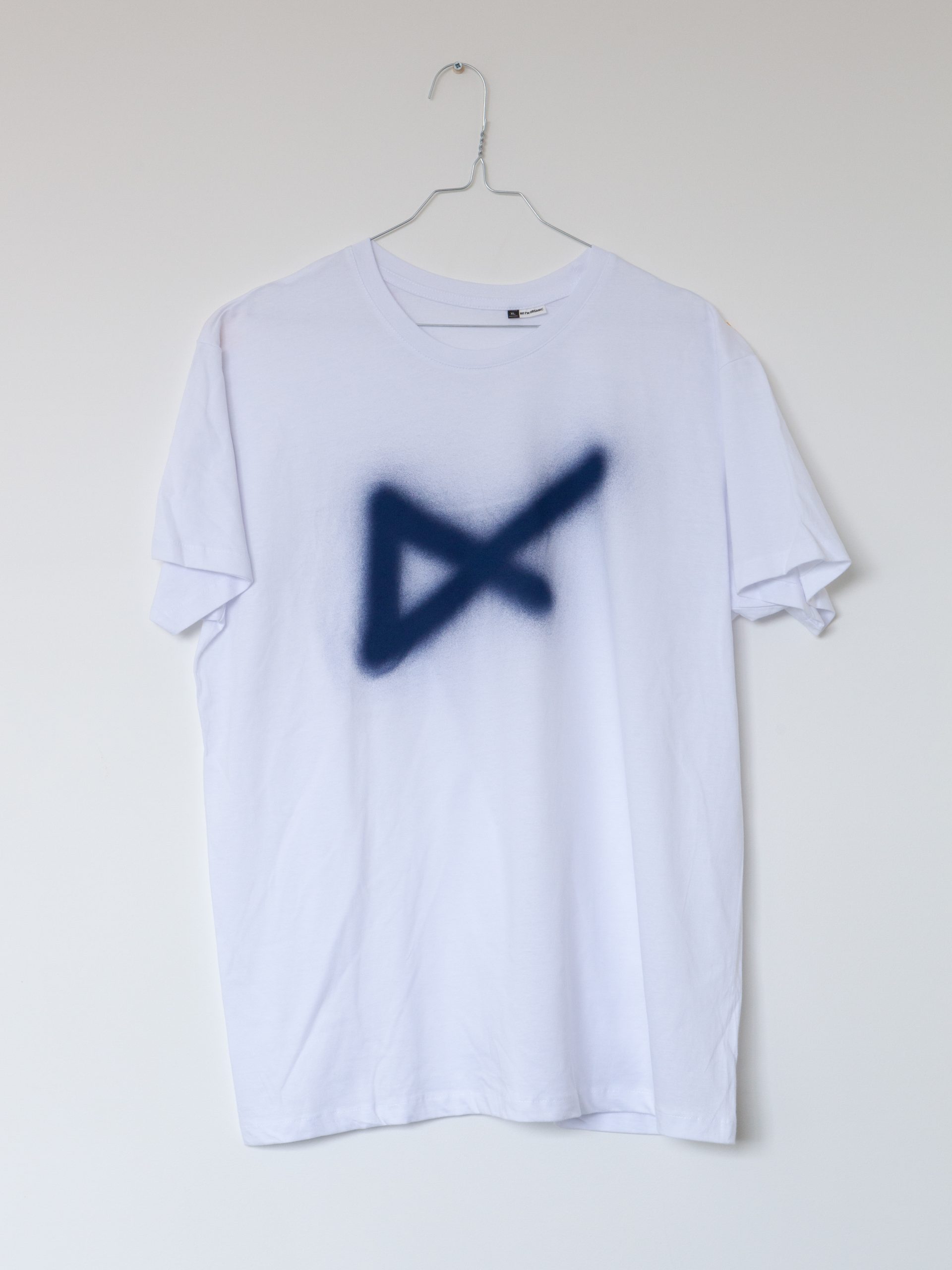 A clothing line – size XL – reference D111