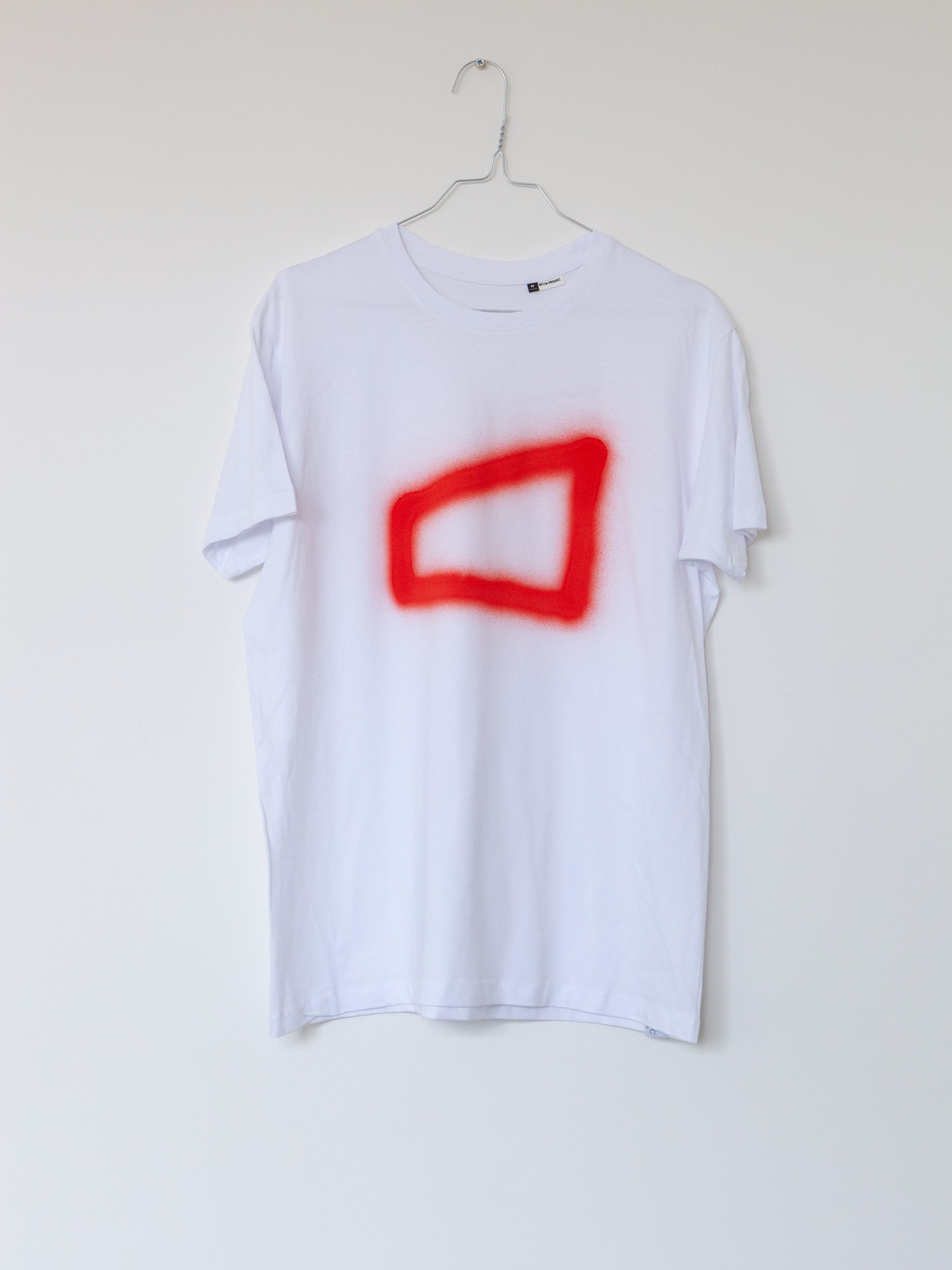 A clothing line – size M – reference D95